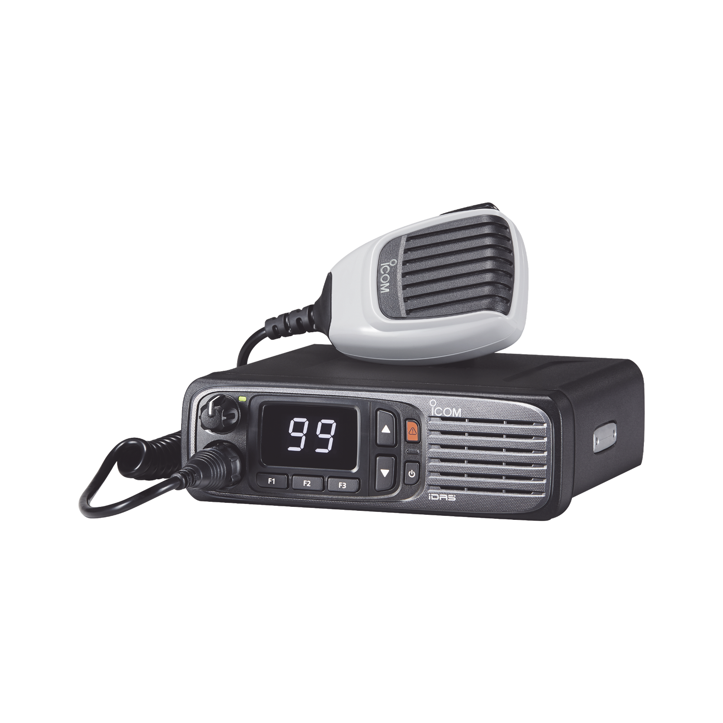 Radio móvil digital con pantalla numérica, en rango de 380-470MHz, de 99 canales seleccionables, GPS, y bluethooth. Incluye micrófono, cable de corriente y bracket.